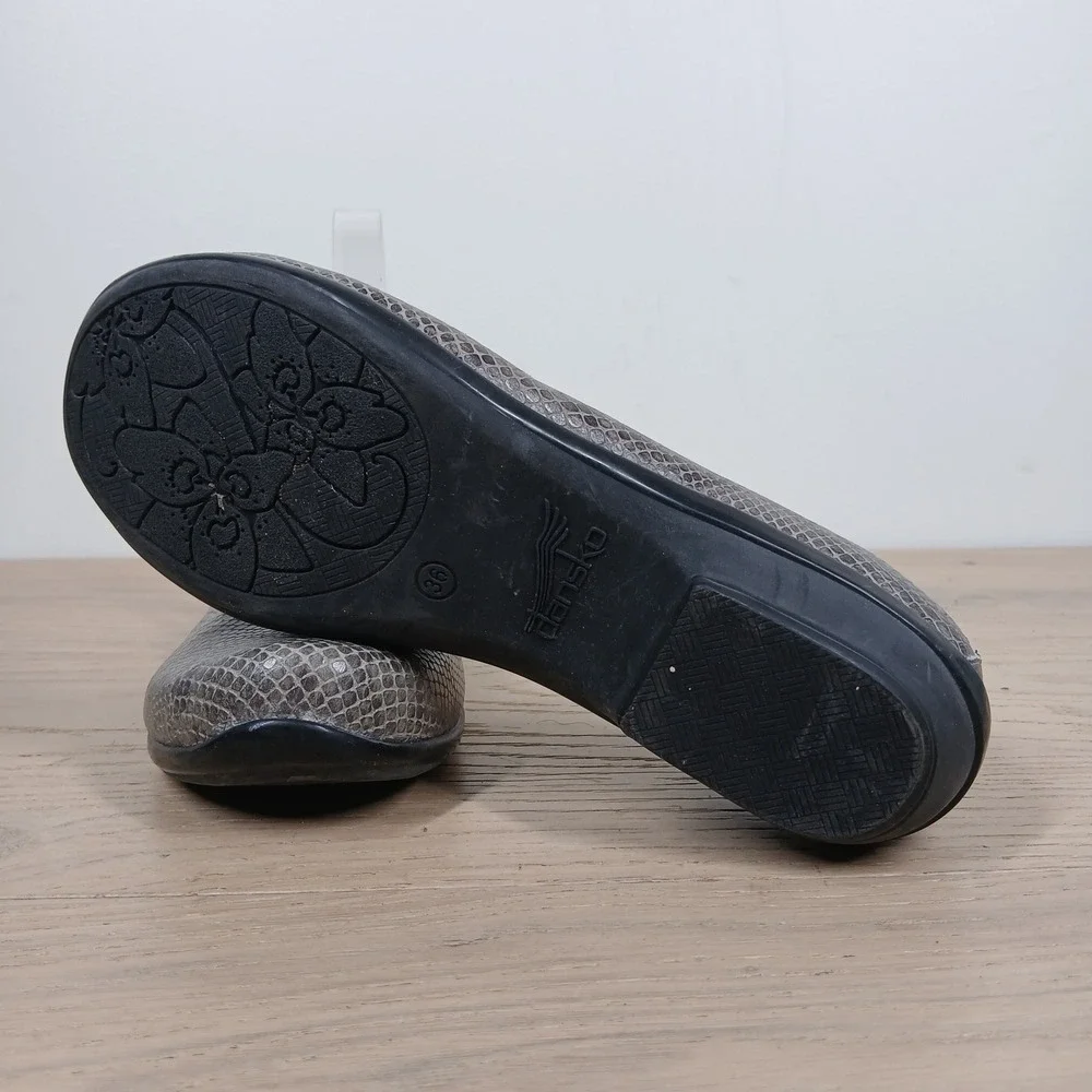 Dansko Loafers Womens 36 Grey Leather Snakeskin Embossed Low Wedge Slip On Shoes